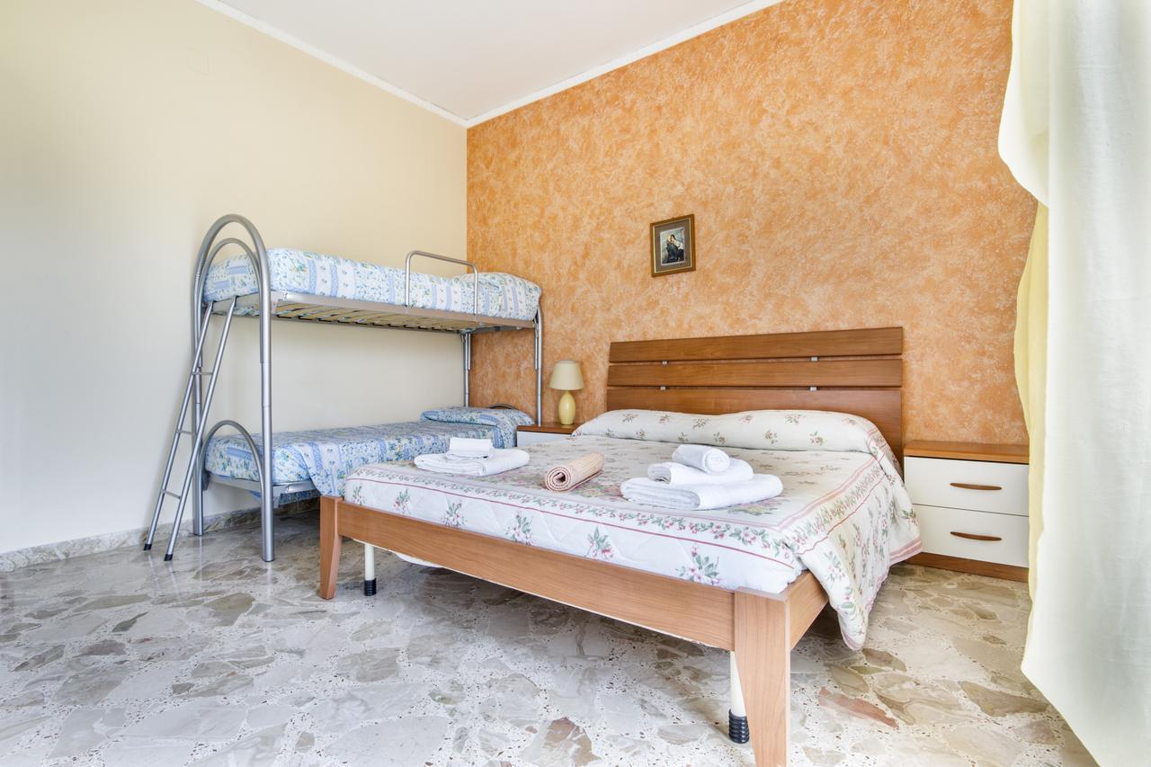 Casa Vacanza Paradise Vicino Cefalu Con Servizio Di Piscina A 3 Chilometri Apartman Campofelice di Roccella Kültér fotó